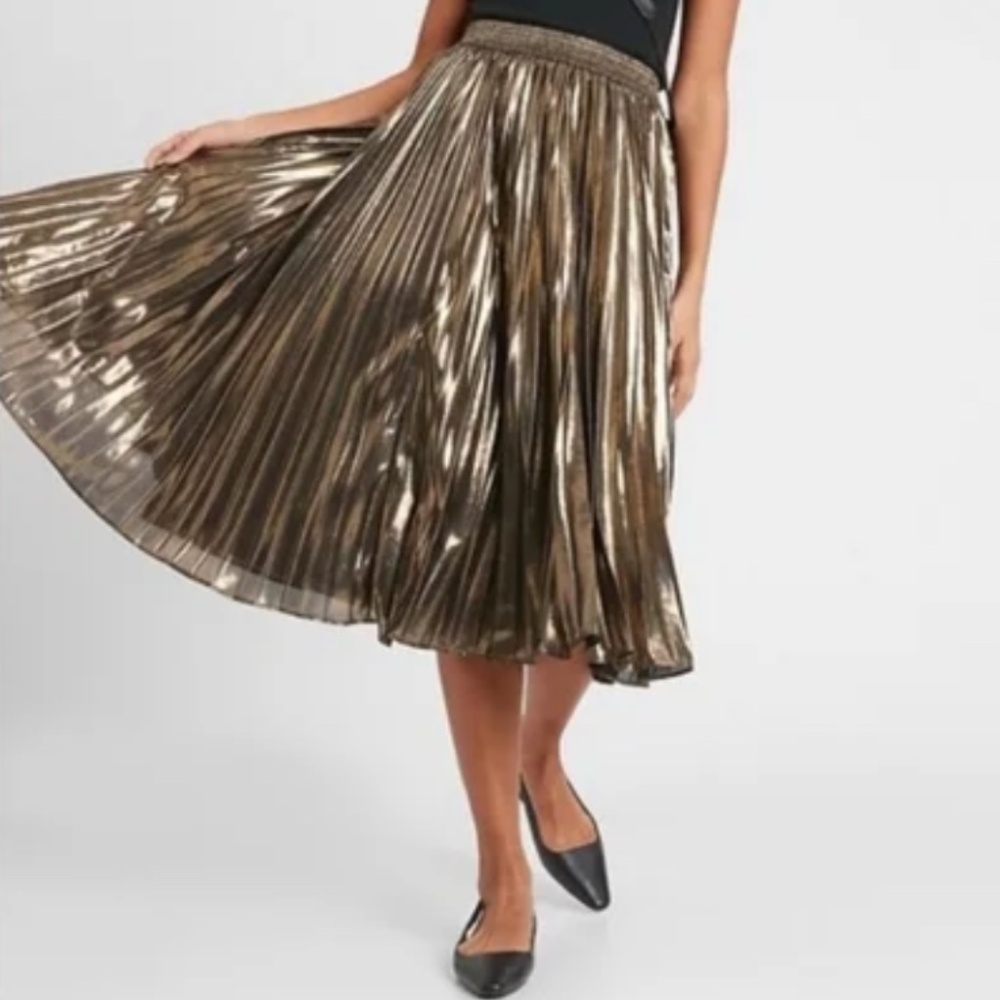 Banana Republic metallic pleated skirt, petite medium